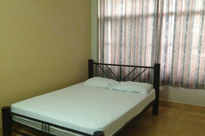 Room 11 of 25