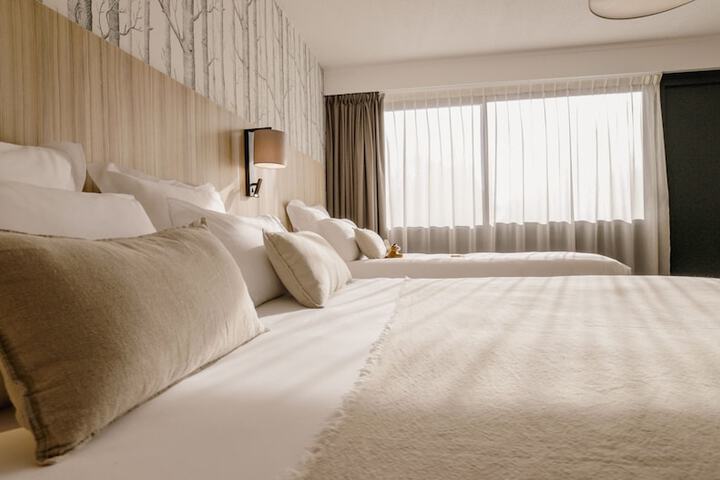 Room 4 of 52