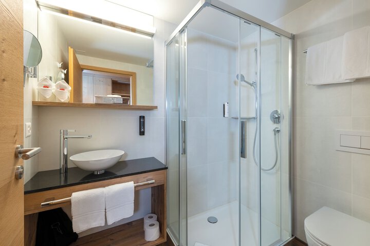 Room 142 of 245