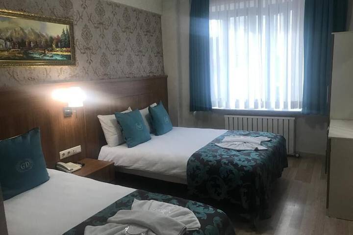 Room 4 of 40