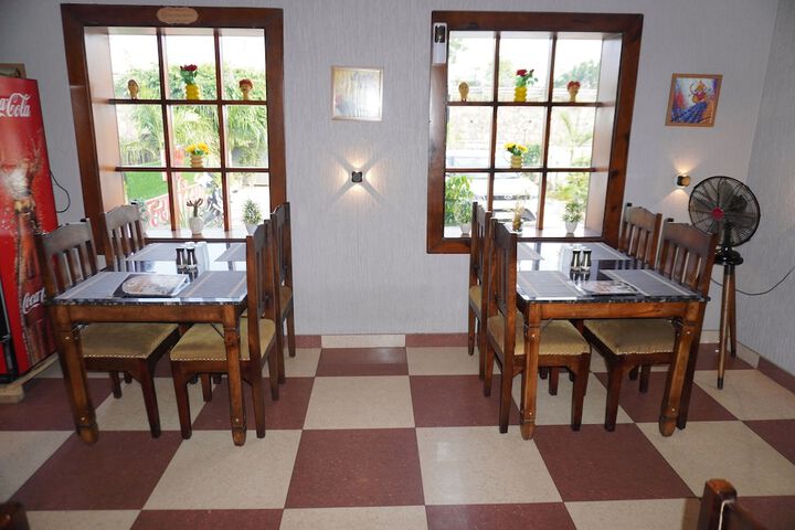 Dining 45 of 53