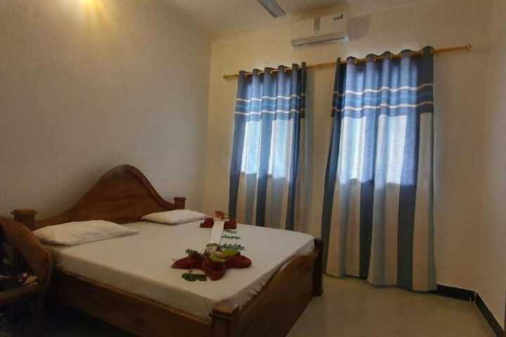 Room 9 of 21