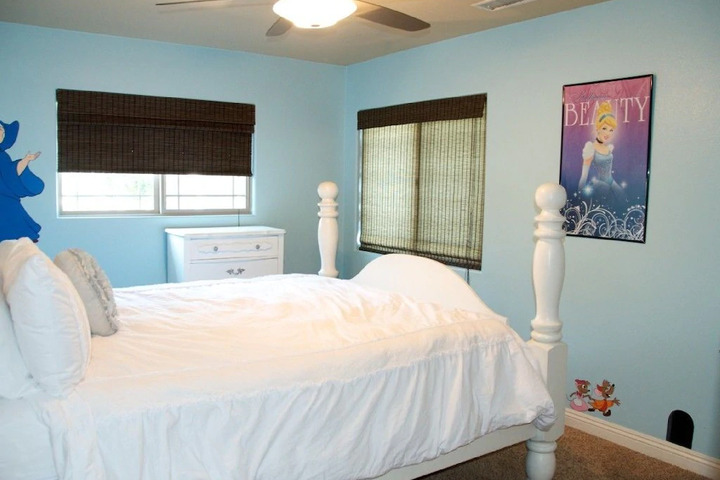 Room 6 of 10
