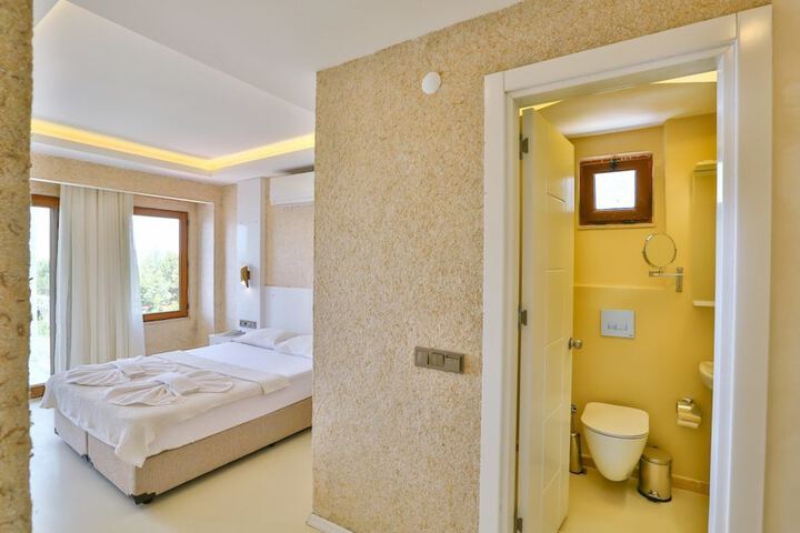 Room 13 of 26