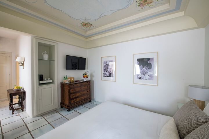 Room 9 of 107