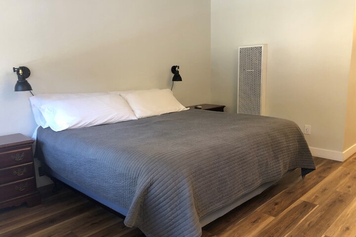 1 King Bed (1 of 2)