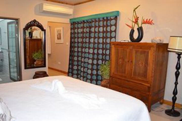 Room 6 of 16