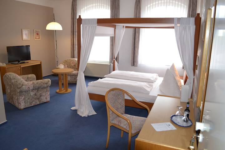 Room 7 of 38