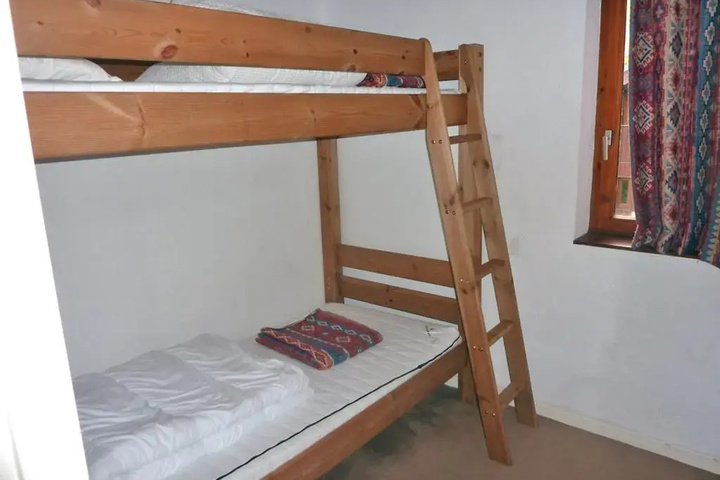 Room 8 of 9