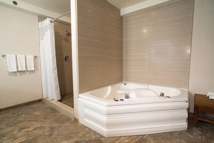 Jetted tub