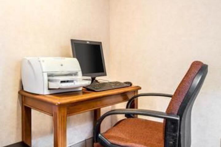 Business Center 2 of 20
