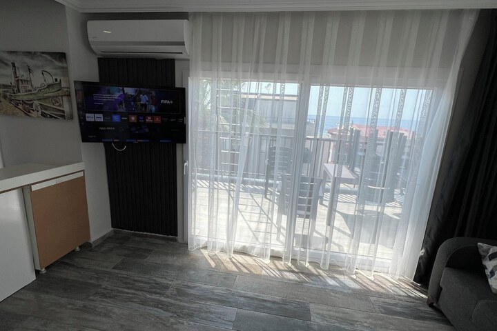 Room 3 of 66