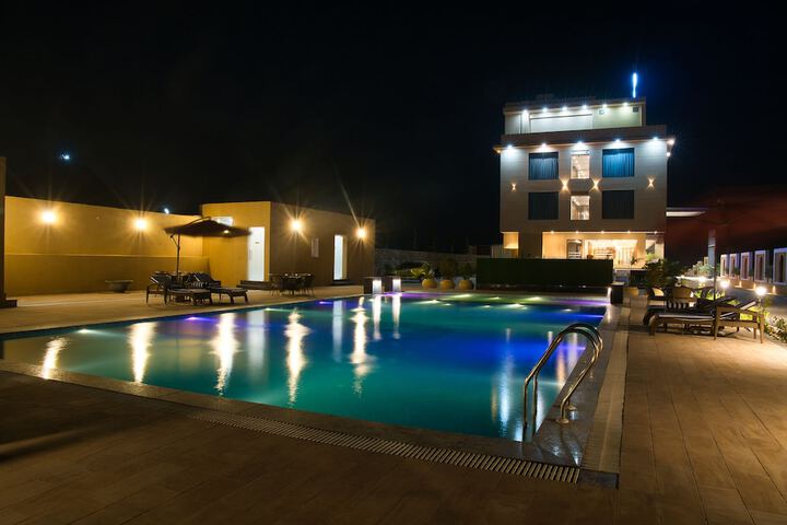 Pool 39 of 77