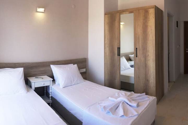 Room 10 of 93