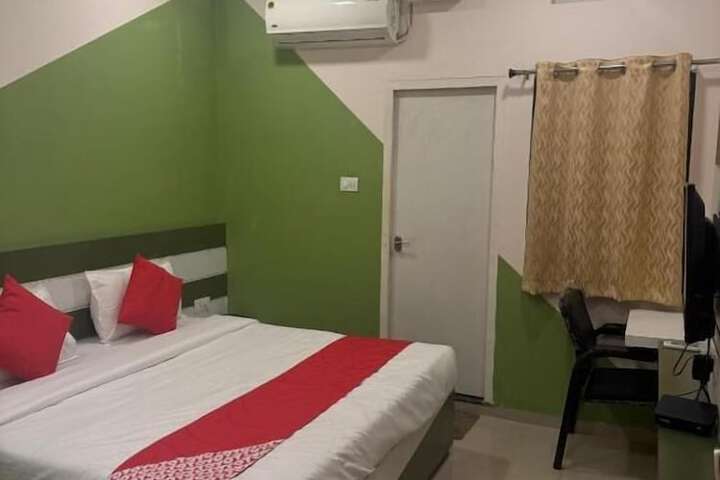 Room 10 of 13