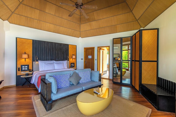 Room 4 of 130