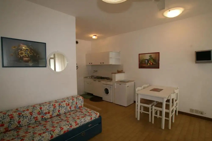 Room 5 of 11