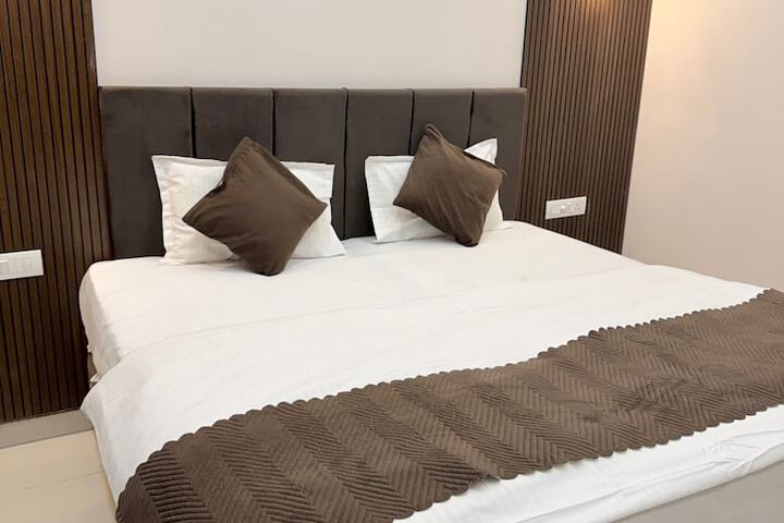 Room 9 of 36