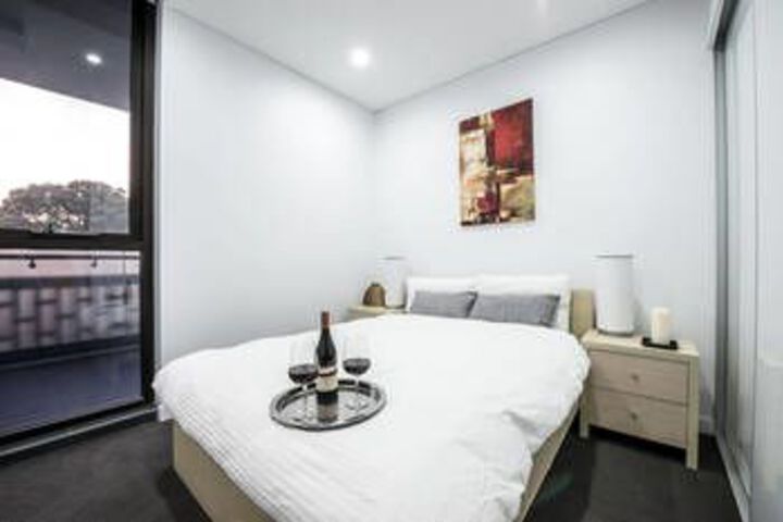 Room 5 of 18