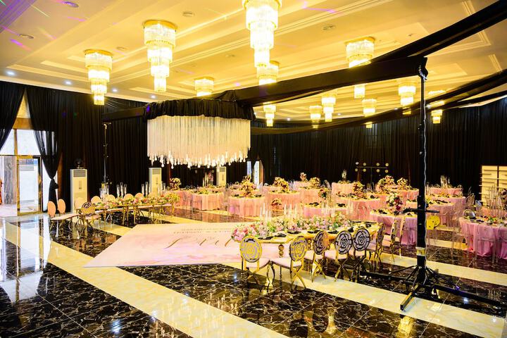 Ballroom/Hall 124 of 166