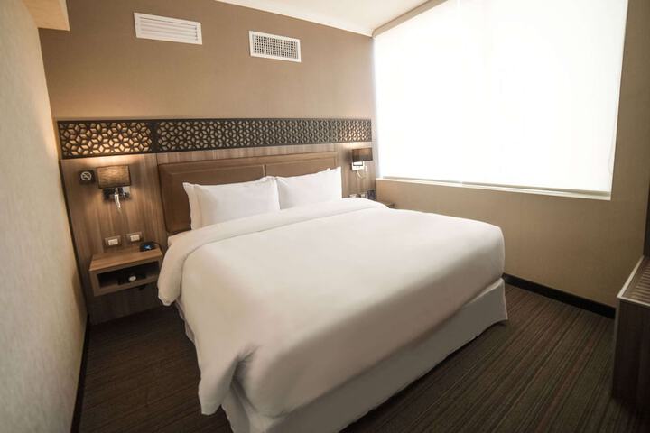 Room 32 of 77