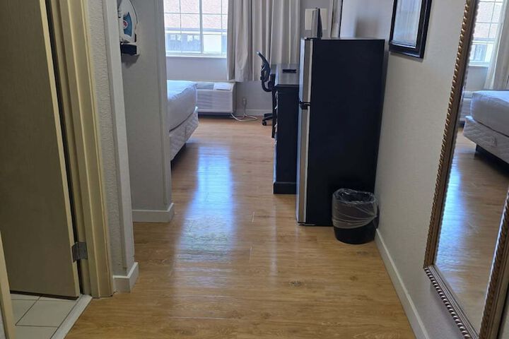 Room 7 of 10