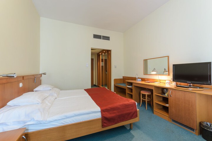 Room 7 of 51