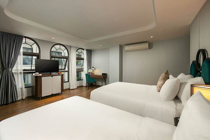 Room 16 of 153