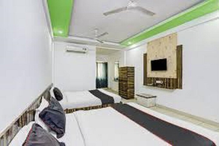 Room 12 of 14