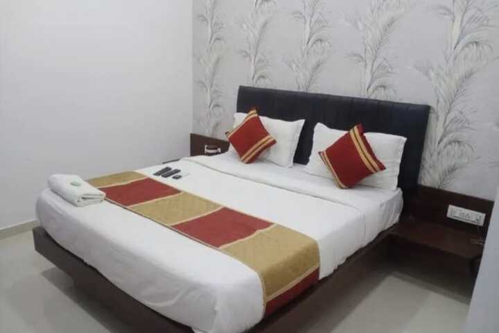 Room 3 of 8