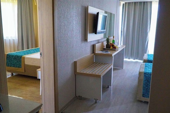 Room 12 of 16
