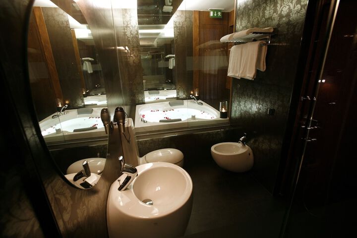 Room 60 of 74