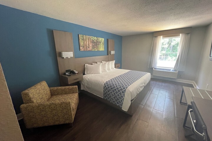Econo Lodge Inn & Suites Ft. Jackson