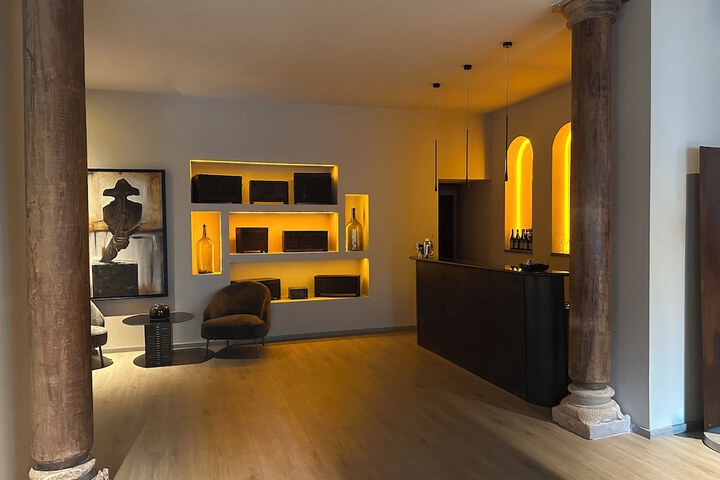 Lounge 68 of 85