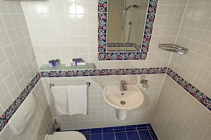Room 4 of 39