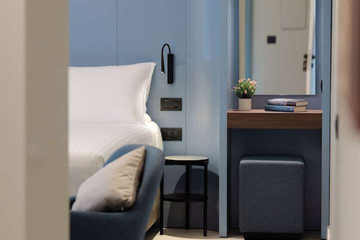 Room 25 of 47