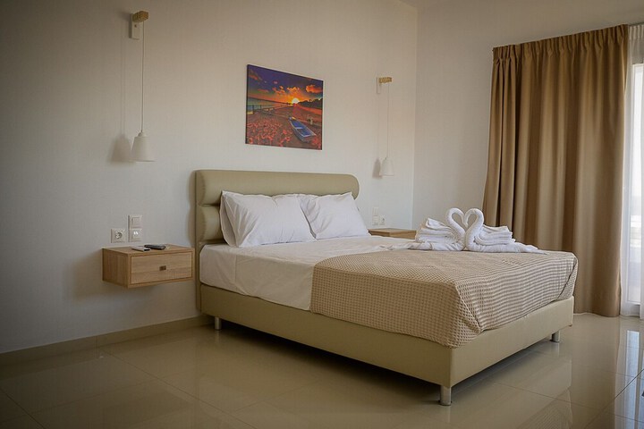 Room 7 of 77