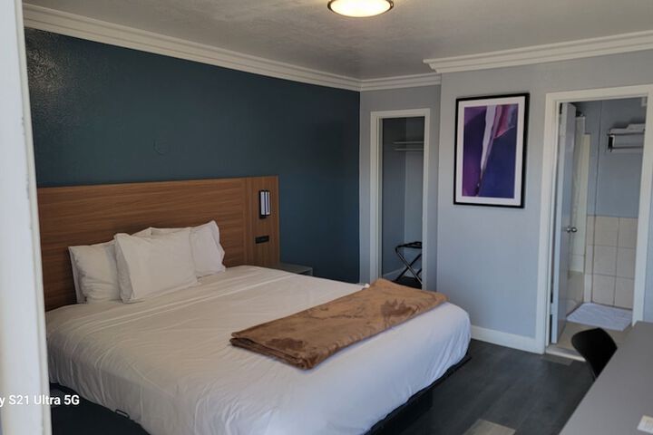Room 3 of 21