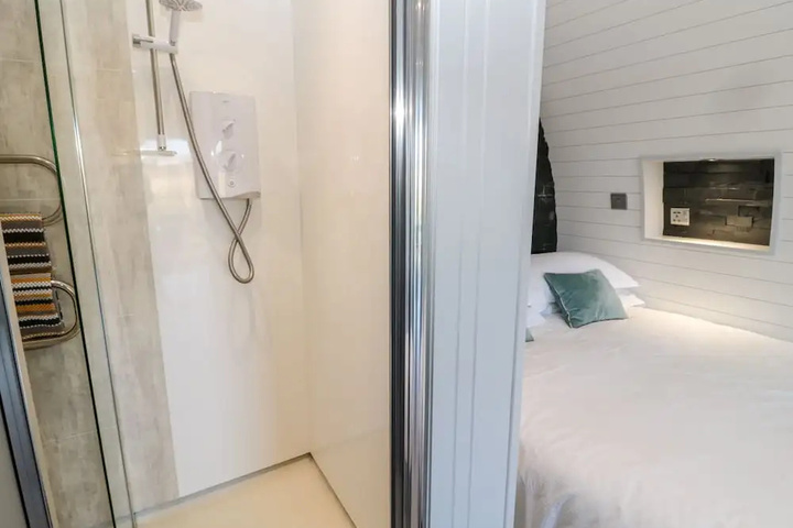 Room 2 of 11