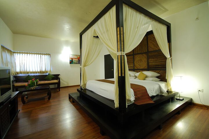 Room 3 of 49