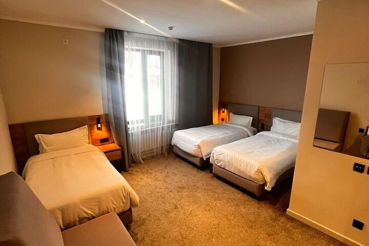 Room 4 of 12