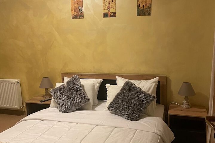 Room 4 of 15