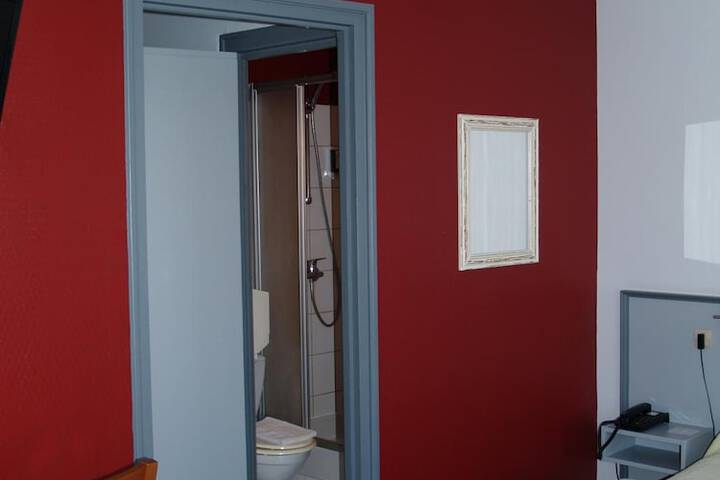 Room 14 of 38