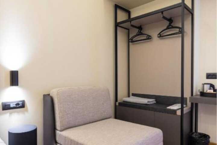 Room 7 of 17