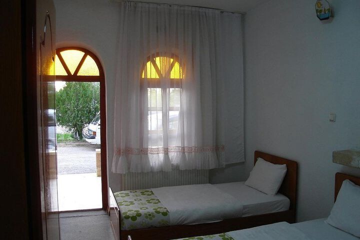 Room 4 of 32