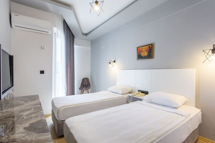 Room 8 of 44