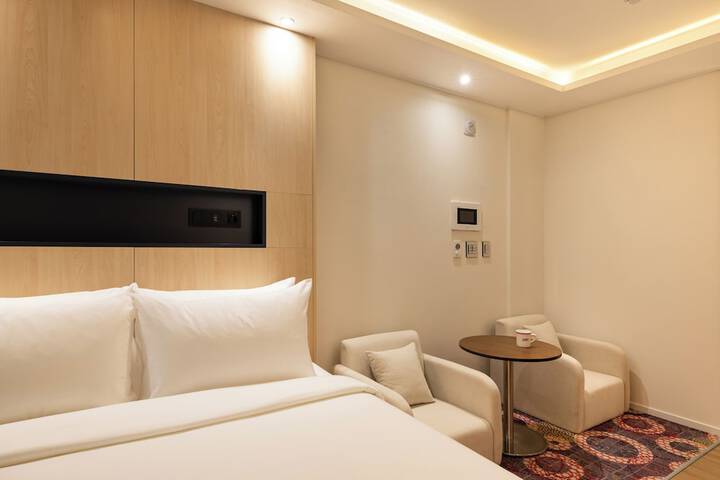 Room 9 of 15