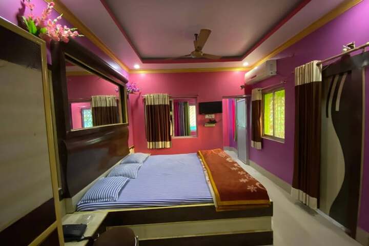 Room 12 of 19
