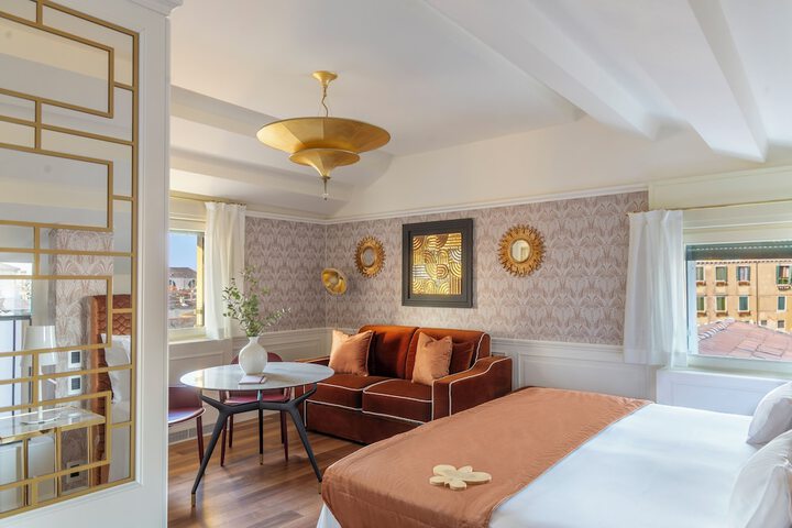 Room 32 of 85