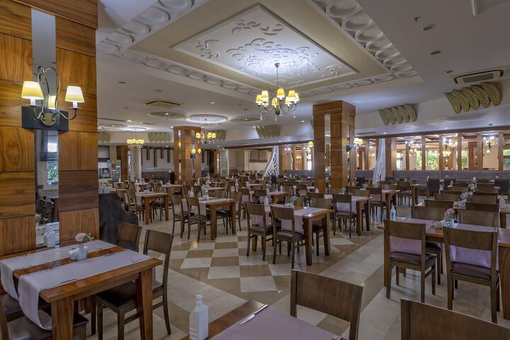 Dining 68 of 82